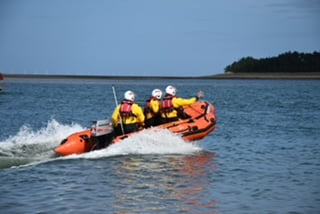 Lifeboat Helps Unwell Sailor